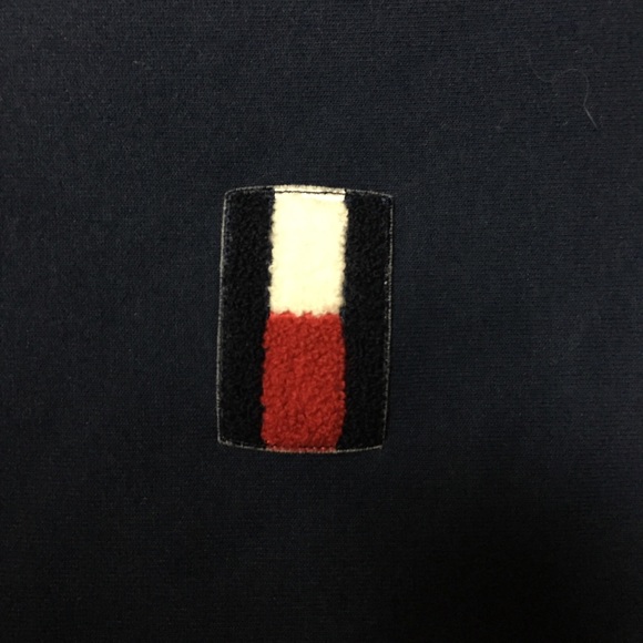 🔥Vintage Tommy Hilfiger athletic cut, flag logo🔥 - Picture 3 of 4
